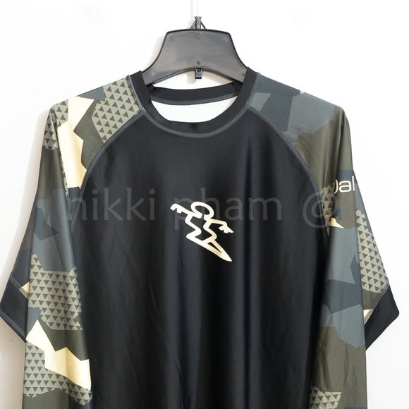 NWT Da Hui Mens Long Sleeve Rash Guard IN BLACK/ GREEN - Picture 2 of 4